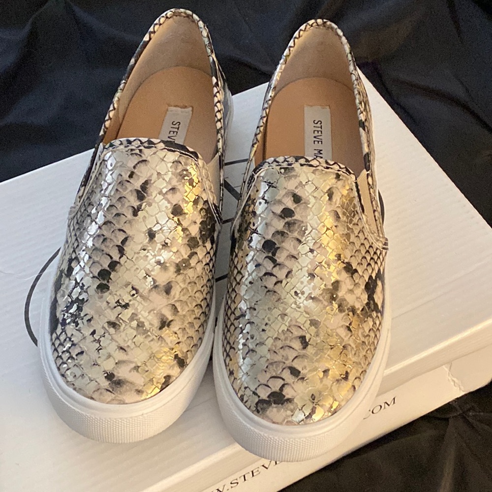 STEVE MADDEN GOLD SNAKESKIN SNEAKERS SIZE 6 1/2
